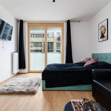 Bright Royal Elegance *