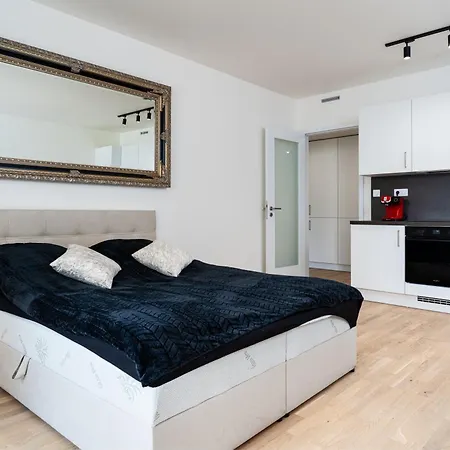 Bright Royal Elegance *