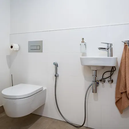 Bright Royal Elegance